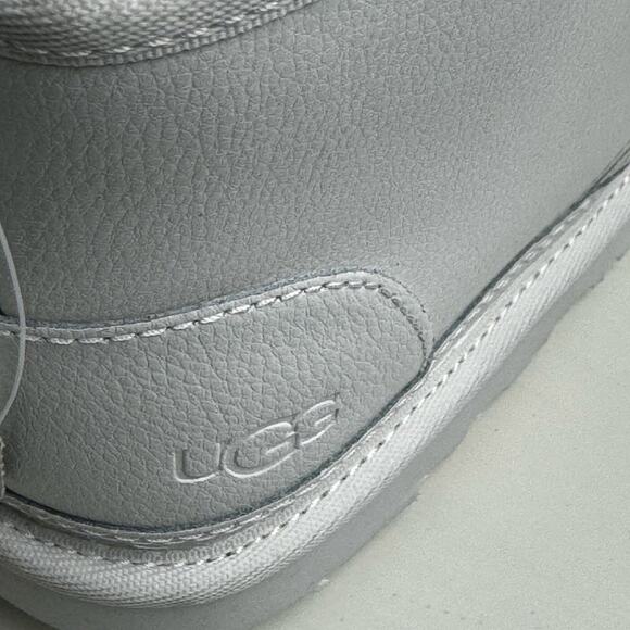 UGG Winter Cold Weather Kids Neumel ll Sz 4 NWOT Boots - Picture 4 of 10